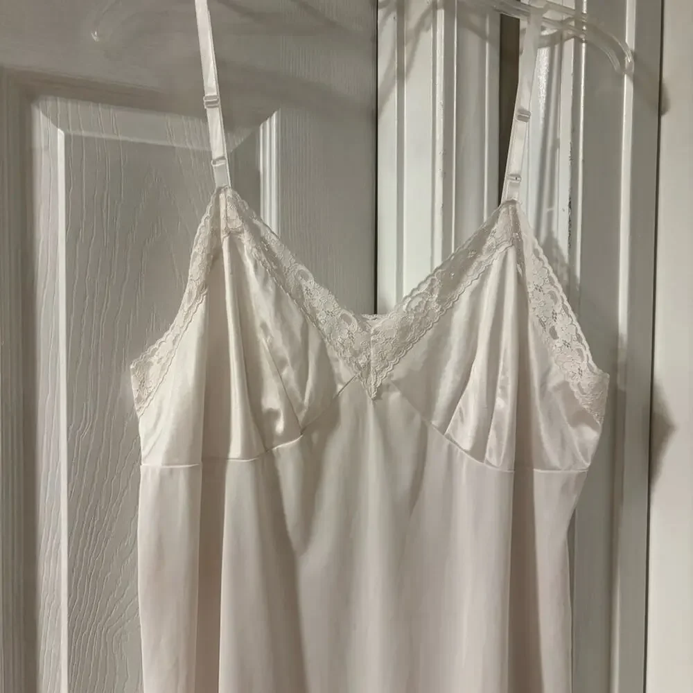 Vanity Fair Vintage Cream White Lace Chemise Gown Size OS